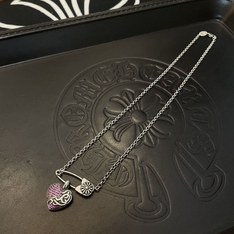 Ch*0me He**ts necklaces